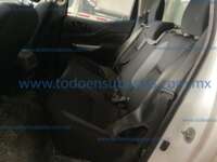 Nissan NP300 Frontier 2021 4p Diesel L4/2.5/T 4x4 Man 2021 Nissan NP300 Frontier Ingreso Interiores 22