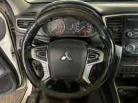 Mitsubishi L200 2022 4p GLS Doble Cabina L4/2.5/T Diesel Man 4X4 2022 Mitsubishi L200 Venta Interiores 1