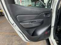 Mitsubishi L200 2022 4p GLS Doble Cabina L4/2.5/T Diesel Man 4X4 2022 Mitsubishi L200 Venta Interiores 17