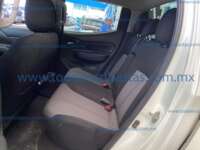 Mitsubishi L200 2022 4p GLX Doble Cabina L4/2.4/T Diesel Man 4X4 2022 Mitsubishi L200 Ingreso Interiores 17