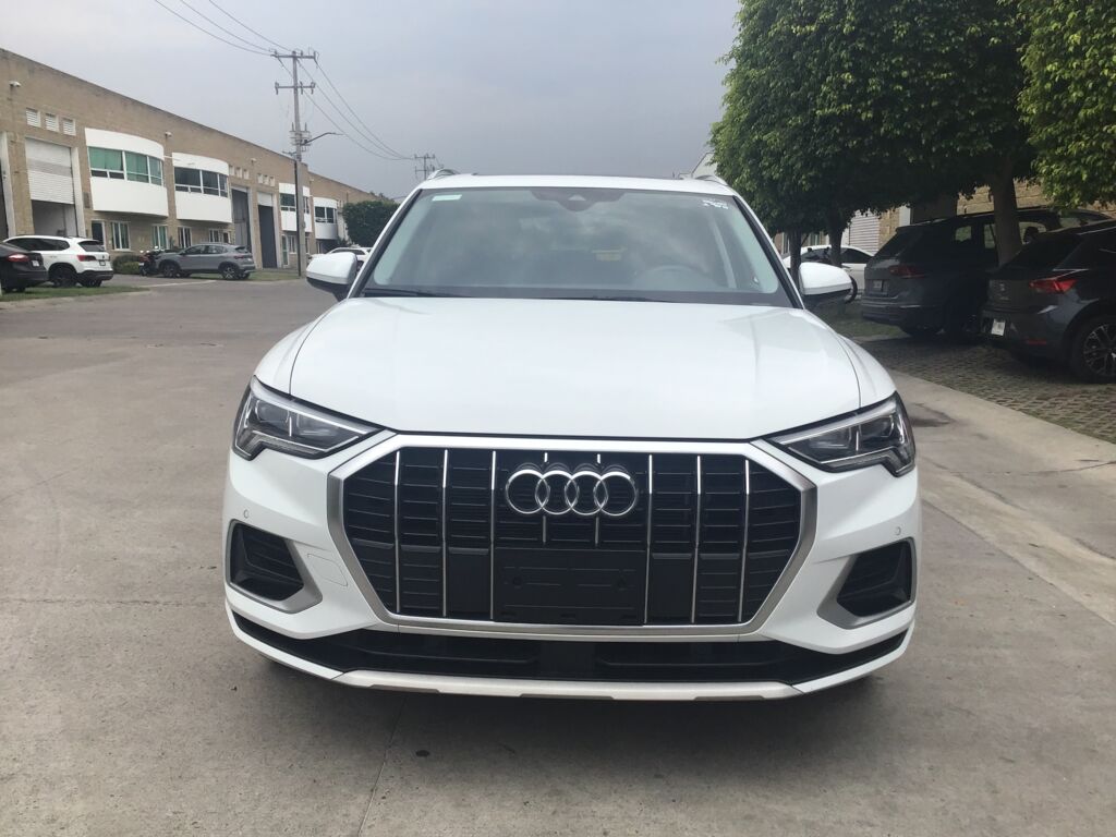 Audi Q3 2024 5p 35 Select L4/1.4/T S-Tronic 2024 Audi Q3 Venta Exteriores 2