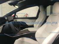 Tesla Modelo X 2022  5p Long Range 5 asientos 2022 Tesla Modelo X Ingreso Interiores 15