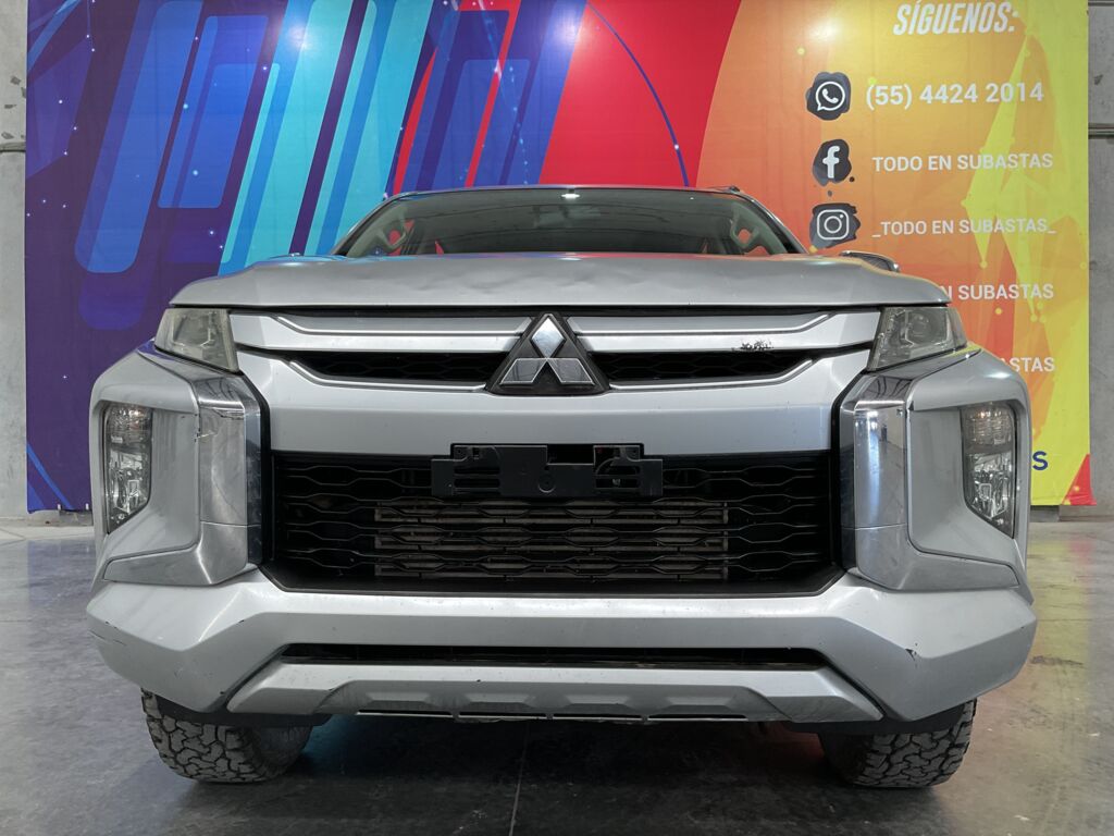 Mitsubishi L200 2021 4p Doble L4/2.5/T Diesel Man 4x4 2021 Mitsubishi L200 Venta Exteriores 2