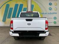 Nissan NP300 Frontier 2022 4p XE L4/2.5 Man 2022 Nissan NP300 Frontier Venta Exteriores 6