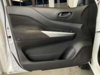 Nissan NP300 Frontier 2022 4p XE L4/2.5 Man 2022 Nissan NP300 Frontier Venta Interiores 17
