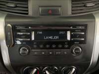 Nissan NP300 Frontier 2022 4p XE L4/2.5 Man 2022 Nissan NP300 Frontier Venta Interiores 8