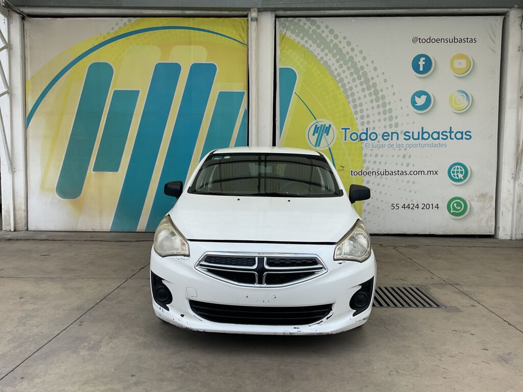 Dodge Attitude 2017 4p SE L3/1.2 Man 2017 Dodge Attitude Venta Exteriores 2