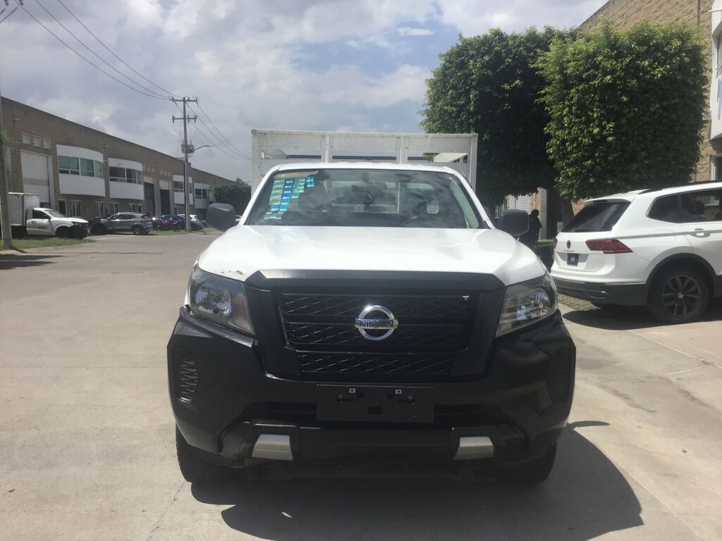 Nissan NP300 Estacas 2021 2p L4/2.5 Man A/A Línea Nueva 2021 Nissan NP300 Estacas Venta Exteriores 2