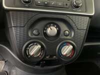 Nissan March 2022 5p Sense L4/1.6 Man 2022 Nissan March Venta Interiores 9
