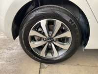 Kia Rio 2023 5p LX L4/1.6 Aut 2023 Kia Rio Venta Llantas 7
