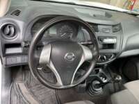 Nissan NP300 Estacas 2020 2p L4/2.5 Man Paq. Seg. 2020 Nissan NP300 Estacas Venta Interiores 1