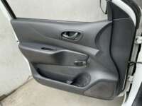 Nissan NP300 Estacas 2020 2p L4/2.5 Man Paq. Seg. 2020 Nissan NP300 Estacas Venta Interiores 11