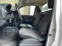 Nissan NP300 Estacas 2020 2p L4/2.5 Man Paq. Seg. 2020 Nissan NP300 Estacas Venta Interiores 12