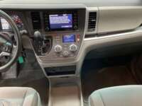 Toyota Sienna 2020 5p LE V6/3.5 Aut 2020 Toyota Sienna Venta Interiores 4