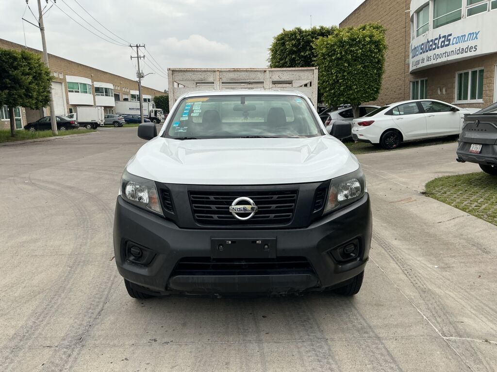 Nissan NP300 Estacas 2020 2p L4/2.5 Man Paq. Seg. 2020 Nissan NP300 Estacas Venta Exteriores 2