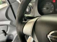 Nissan NP300 Estacas 2020 2p L4/2.5 Man Paq. Seg. 2020 Nissan NP300 Estacas Venta Interiores 6