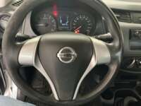Nissan NP300 Estacas 2020 2p L4/2.5 Man Paq. Seg. 2020 Nissan NP300 Estacas Venta Interiores 8