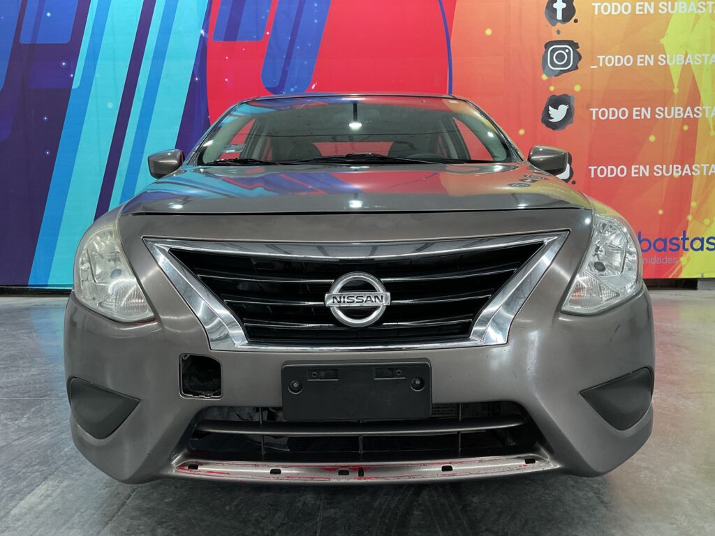 Nissan Versa 2018 4p Sense L4/1.6 Man 2018 Nissan Versa Venta Exteriores 2