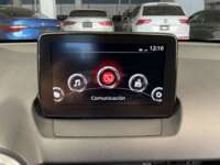 Mazda 2 2023 5p HB Carbon Edition Mild Hybrid L4/1.5 Skyactiv-Drive 2023 Mazda 2 Venta Interiores 8