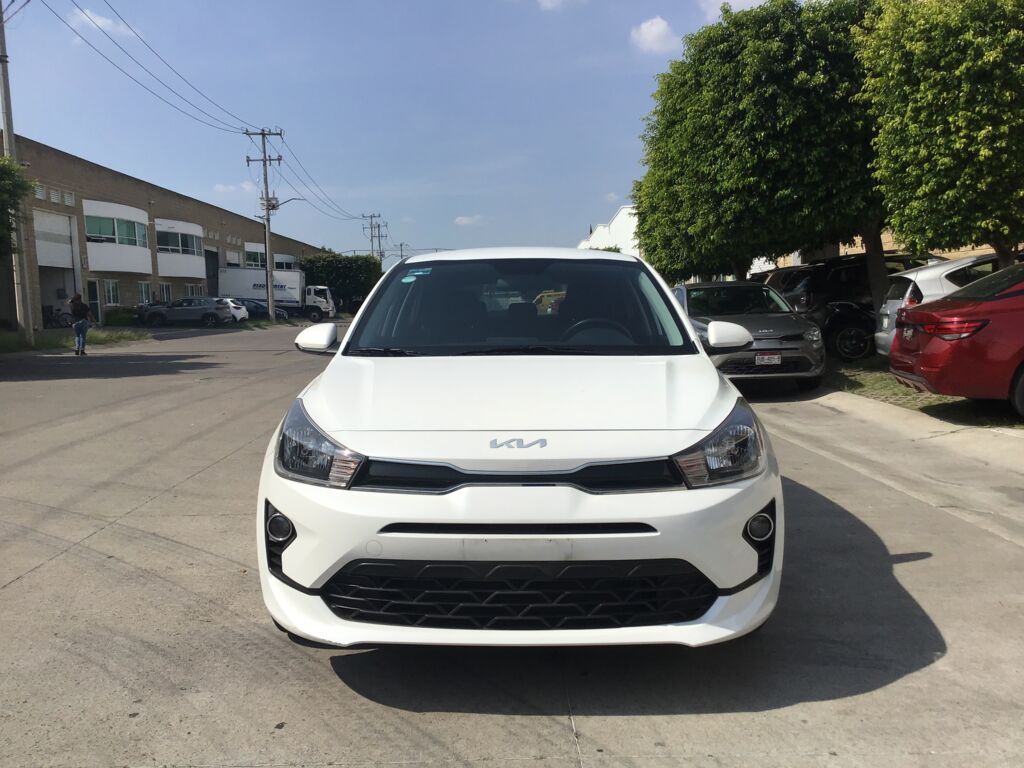 Kia Rio 2023 5p LX L4/1.6 Aut 2023 Kia Rio Venta Exteriores 2