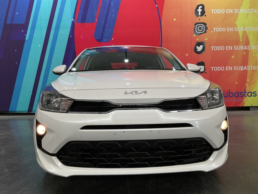 Kia Rio 2023 5p LX L4/1.6 Aut 2023 Kia Rio Venta Exteriores 2