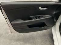 Kia Rio 2023 5p LX L4/1.6 Aut 2023 Kia Rio Venta Interiores 16