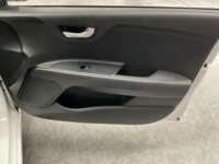 Kia Rio 2023 5p LX L4/1.6 Aut 2023 Kia Rio Venta Interiores 18