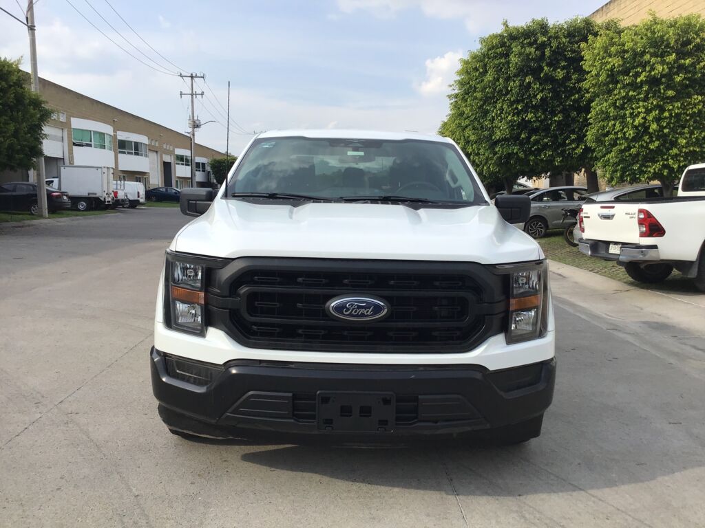 Ford F-150 2023 4p XL Crew Cab V6/3.5 Aut 4X2 2023 Ford F-150 Venta Exteriores 2