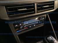 Volkswagen Nivus 2024 5p Highline L3/1.0/T Tiptronic 2024 Volkswagen Saveiro Ingreso Interiores 9