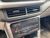 Volkswagen T-Cross 2022 5p Comfortline L3/1.0/T Aut 2022 Volkswagen T-Cross Ingreso Interiores 10