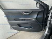 Kia Rio 2022 5p LX L4/1.6 Man          2022 Kia Rio Ingreso Interiores 14