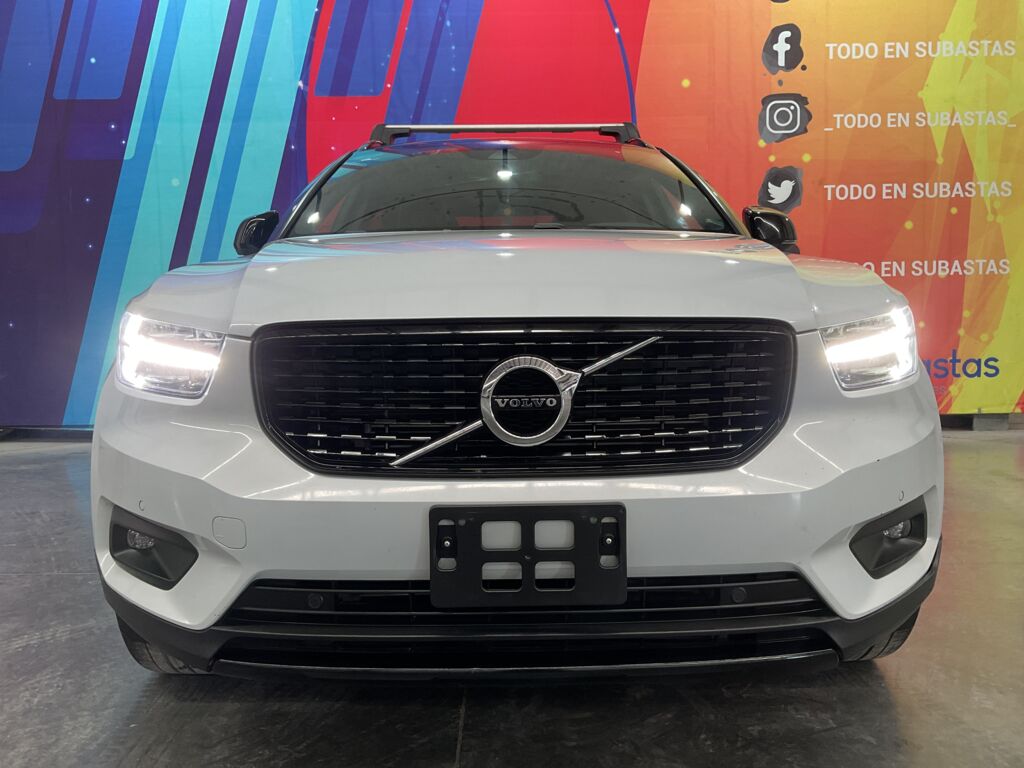 Volvo XC40 2022 5p Recharge PHEV T5 R-Design L3/1.5/T Aut 2022 Volvo XC40 Venta Exteriores 2