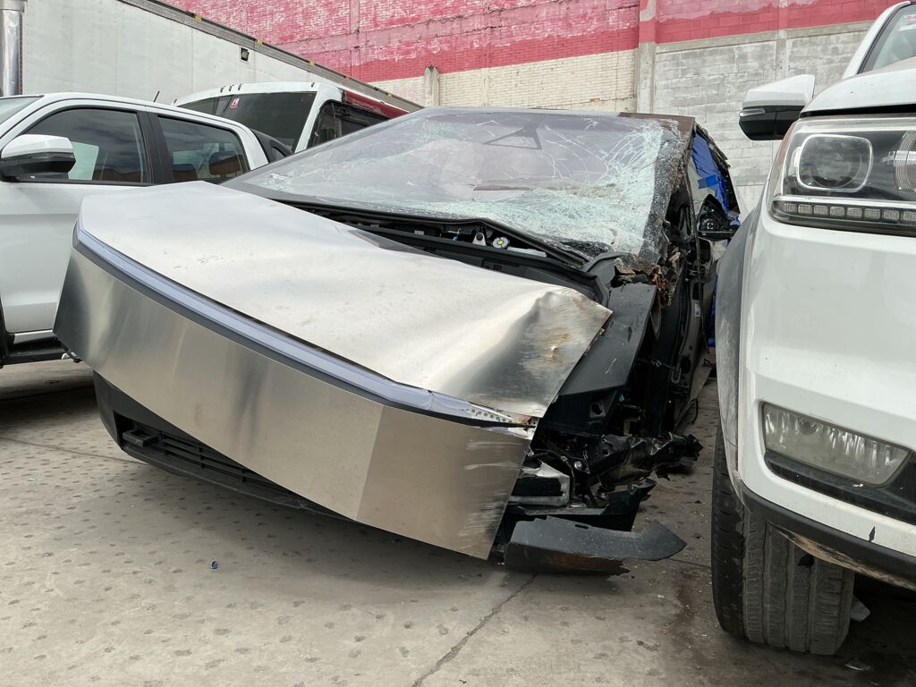 Imagen principal de Tesla Cybertruck 2025 4p All Wheel Drive EV 122.4kWh